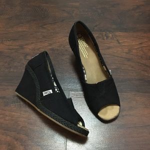 TOMS black wedge open toe sandal
